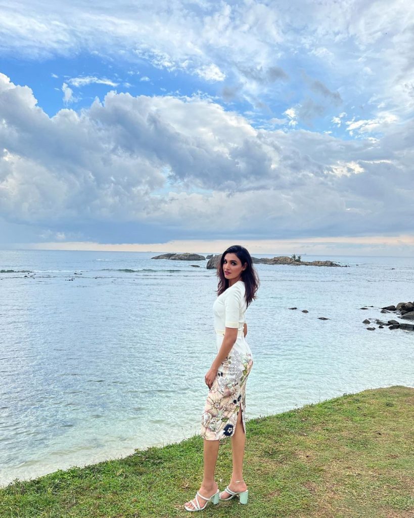 Amna Ilyas Turns Up The Heat In Vacation Pictures - Lens