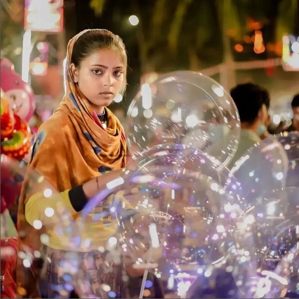 Kisbu - Balloon Seller