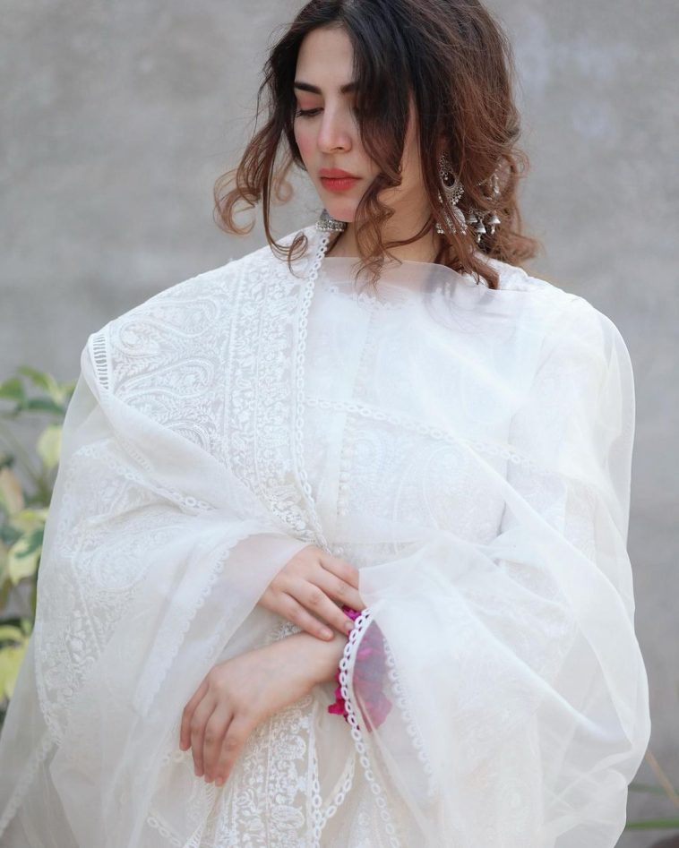 Naimal Khawar vs Mahira Khan: Who Aced This Look In White Shalwar ...