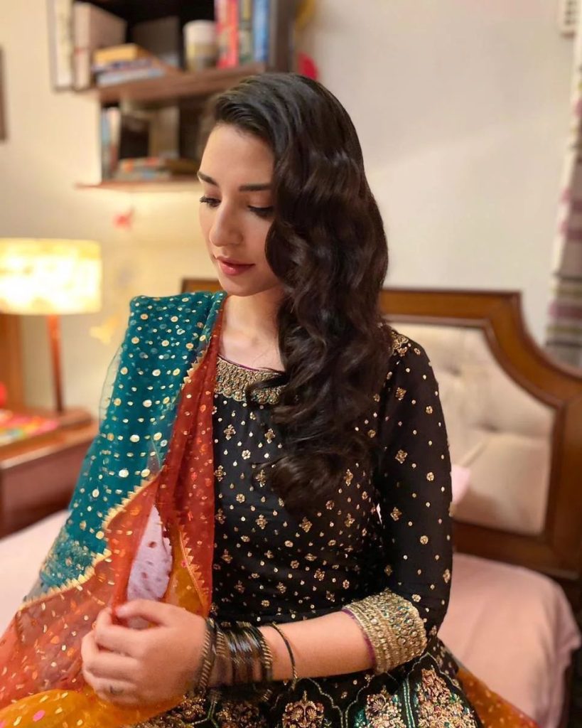 Hum Tum: Sarah And Ramsha Khan Flaunt Perfect ‘Mehndi Night’ Looks - Lens