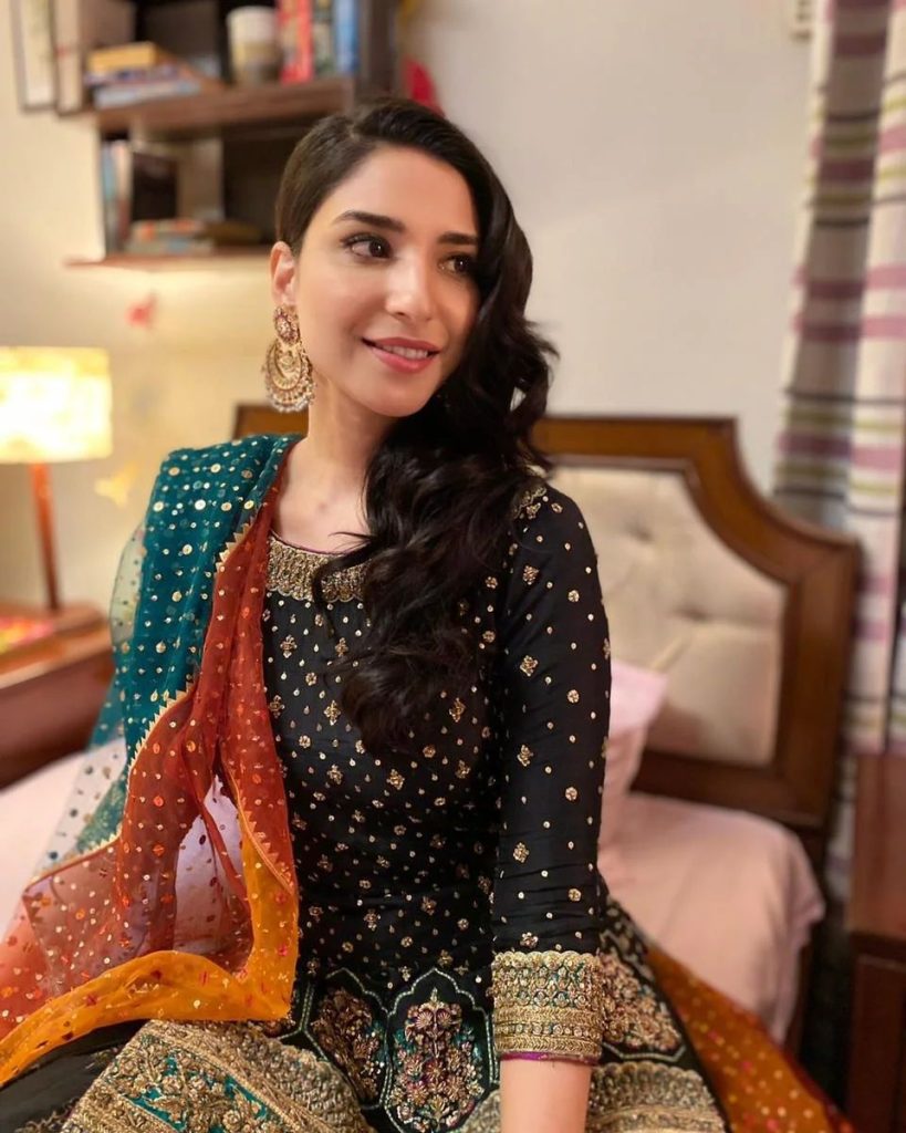 Hum Tum: Sarah And Ramsha Khan Flaunt Perfect ‘Mehndi Night’ Looks - Lens