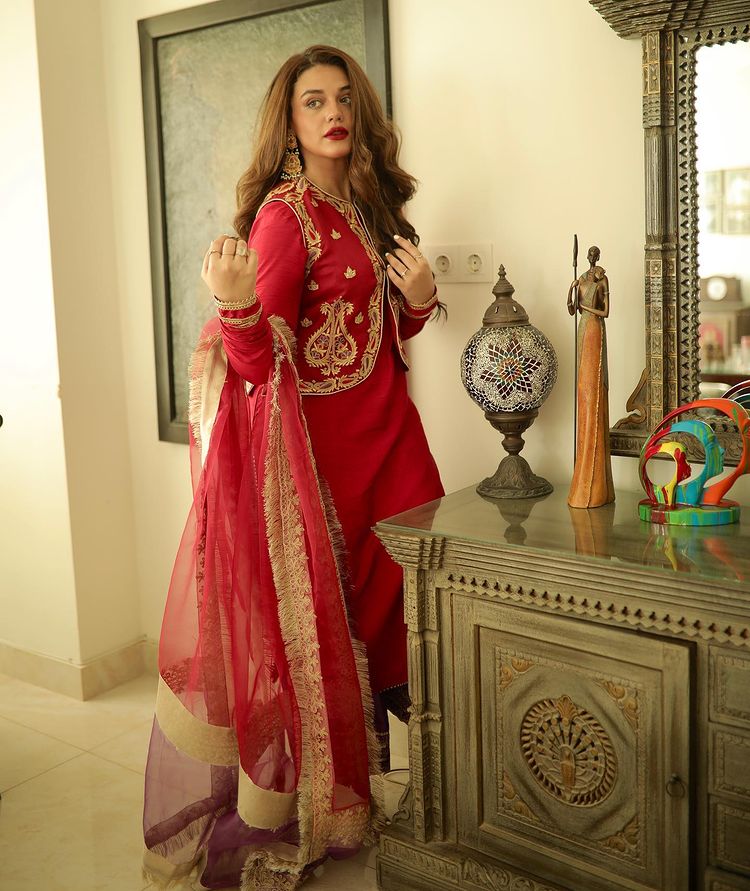 Zara Noor Abbas Makes Jaws Drop In Steamy Red - Lens