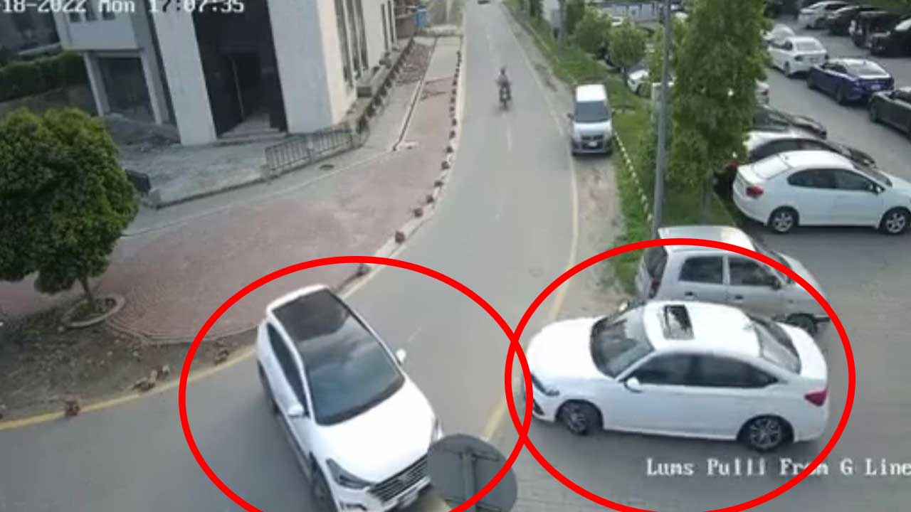 woman robbed DHA Lahore