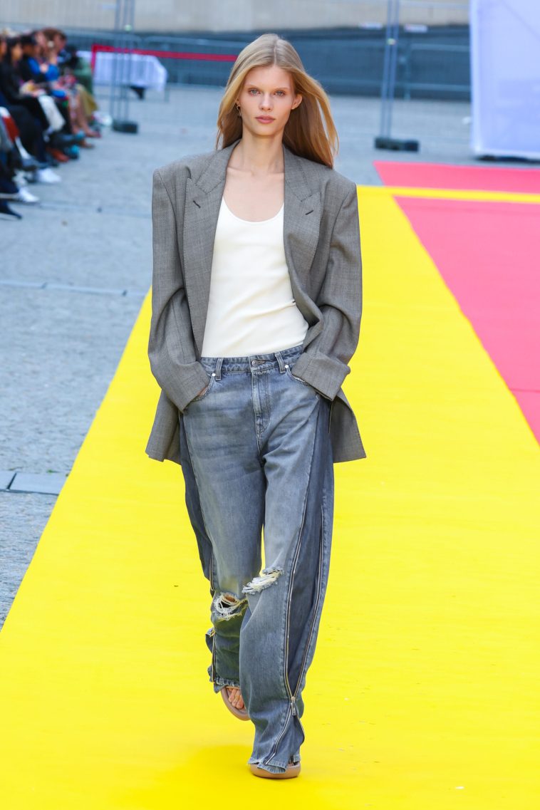 Paris Fashion Week: Stella McCartney Brings Back the Low-Rise Trend - Lens