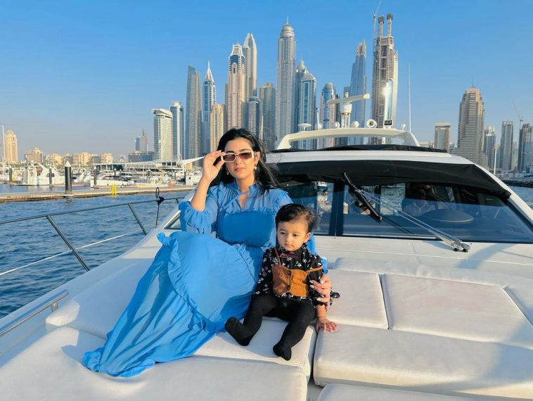 Sarah Khan Spends Fun Time with Baby Alyana in Dubai [Images] - Lens