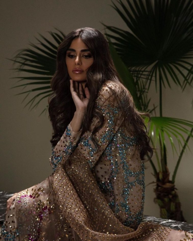 Sadaf Kanwal Flaunts Post-Baby Glow in Photoshoot [Images] - Lens