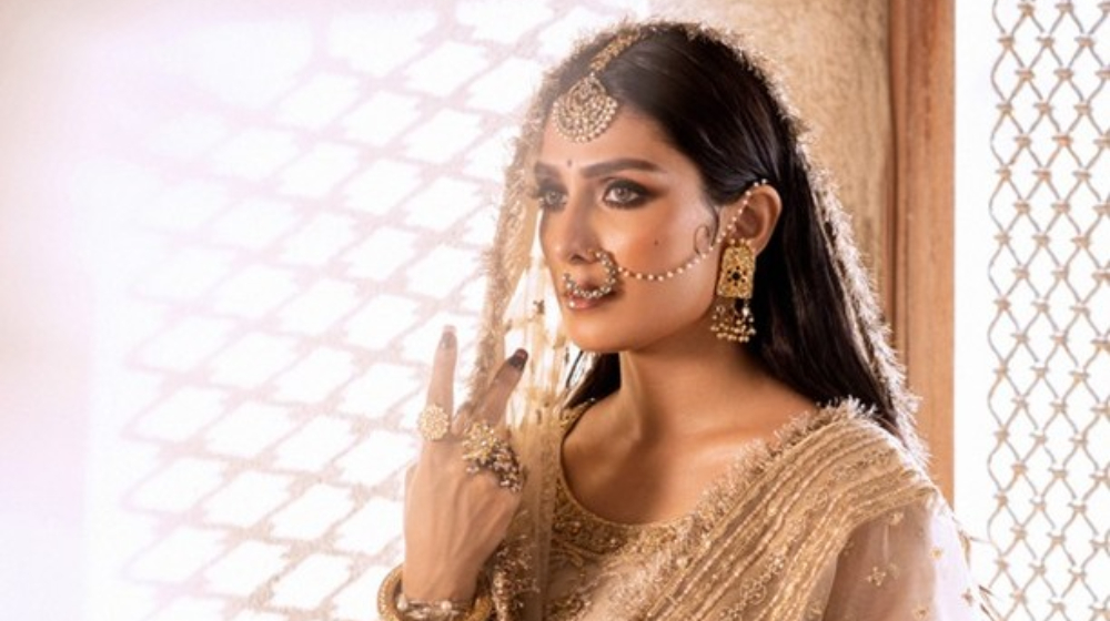 Ayeza Khan Revisits the 80s in Stunning Bridal Shoot [Images] - Lens