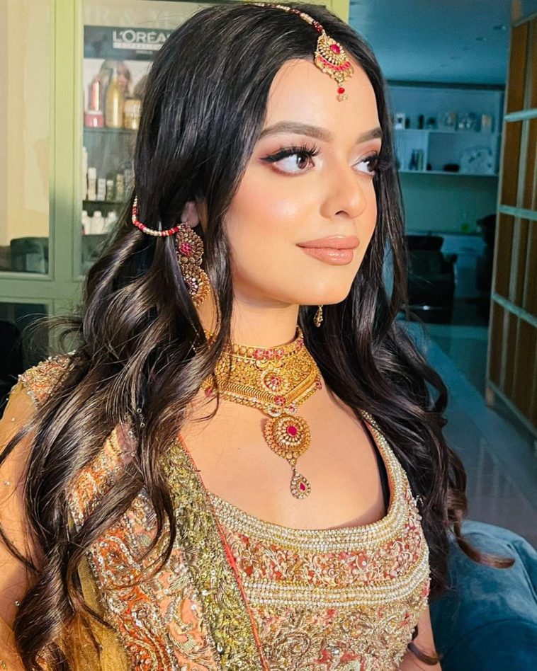 Zainab Raza Looks Regal in Stunning Bridal Look [Pictures] - Lens