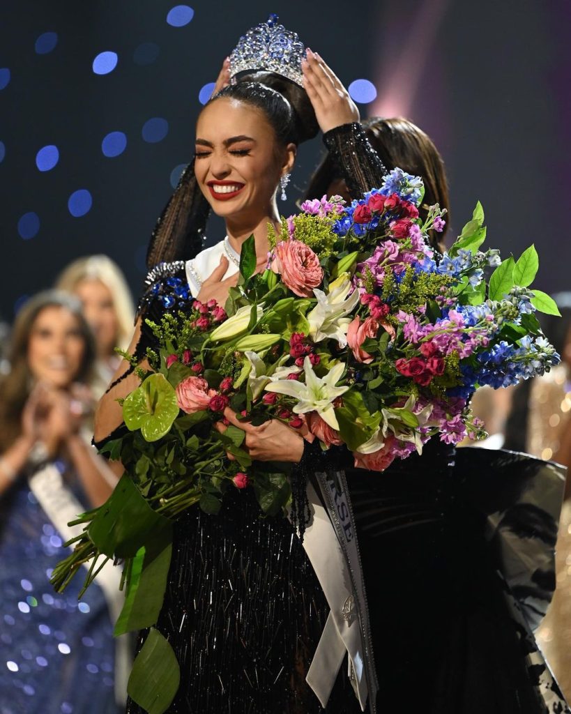 Filipino-American R'Bonney Gabriel Crowned New Miss Universe [Video] - Lens