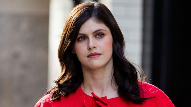 Hollywood Queen Alexandra Daddario Hypnotizes Us With Her Timeless 