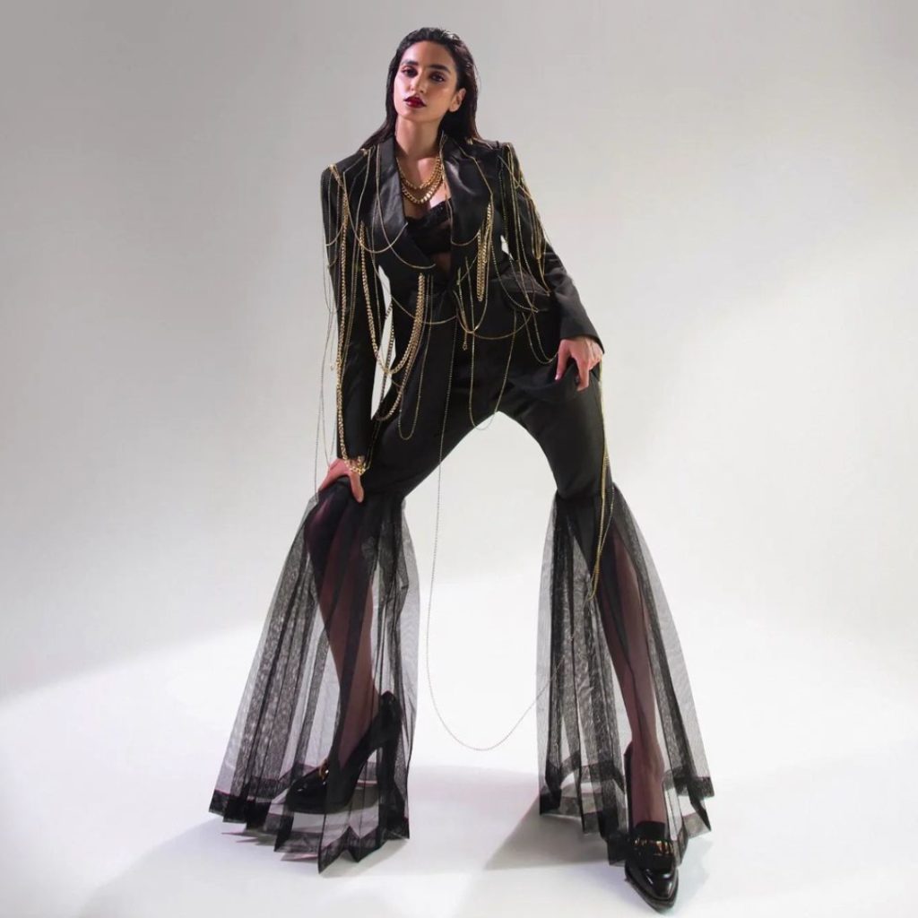 Mamya Shajaffar's Bold Goth Queen Look Causes a Stir on Social Media - Lens