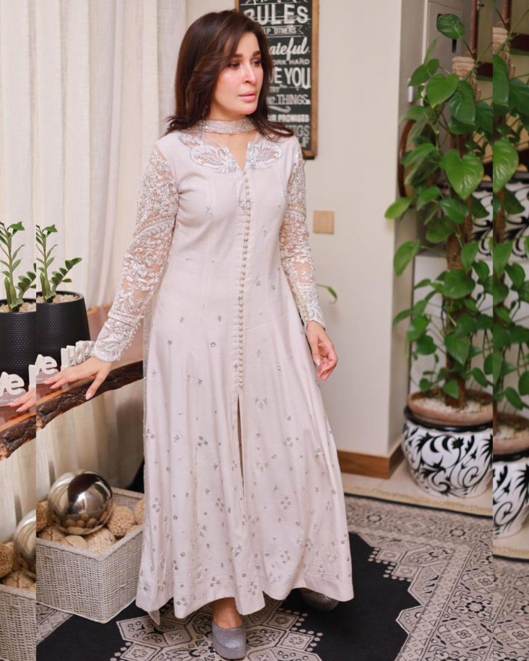 Shaista Lodhi is the Epitome of Elegance in Pearl White Traditional ...