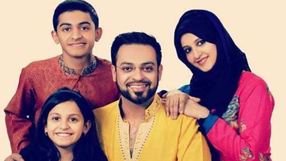 Children of Dr. Aamir Liaquat Pen Emotional Notes for their Late Father -  Lens