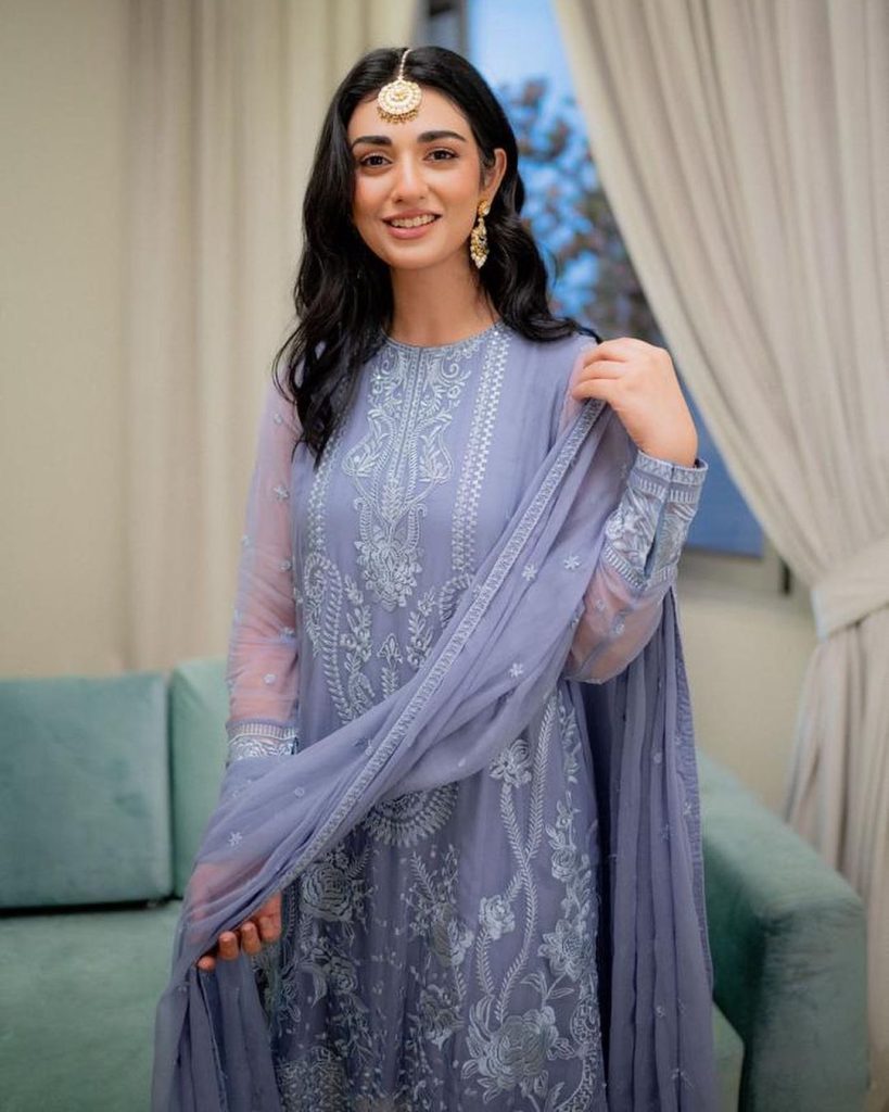 Sarah Khan Makes Hearts Flutter in Pink Ethnic Wear From Sapphire Eid ...