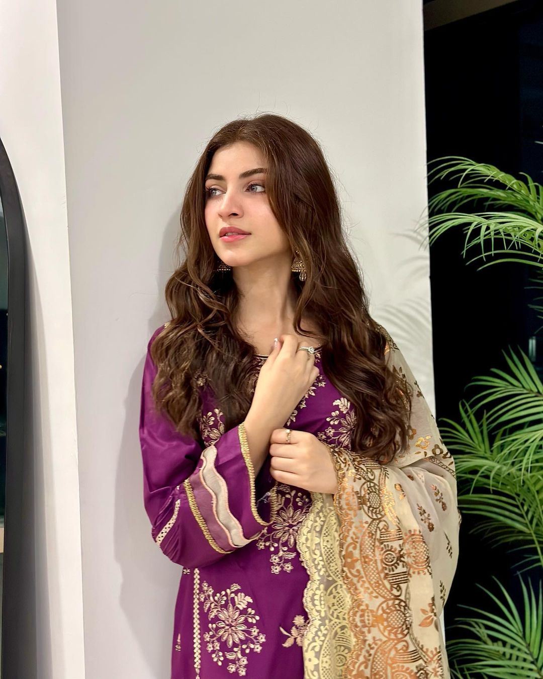 Kinza Hashmi Turns On The Charm In Vibrant Purple Jora Pictures Lens