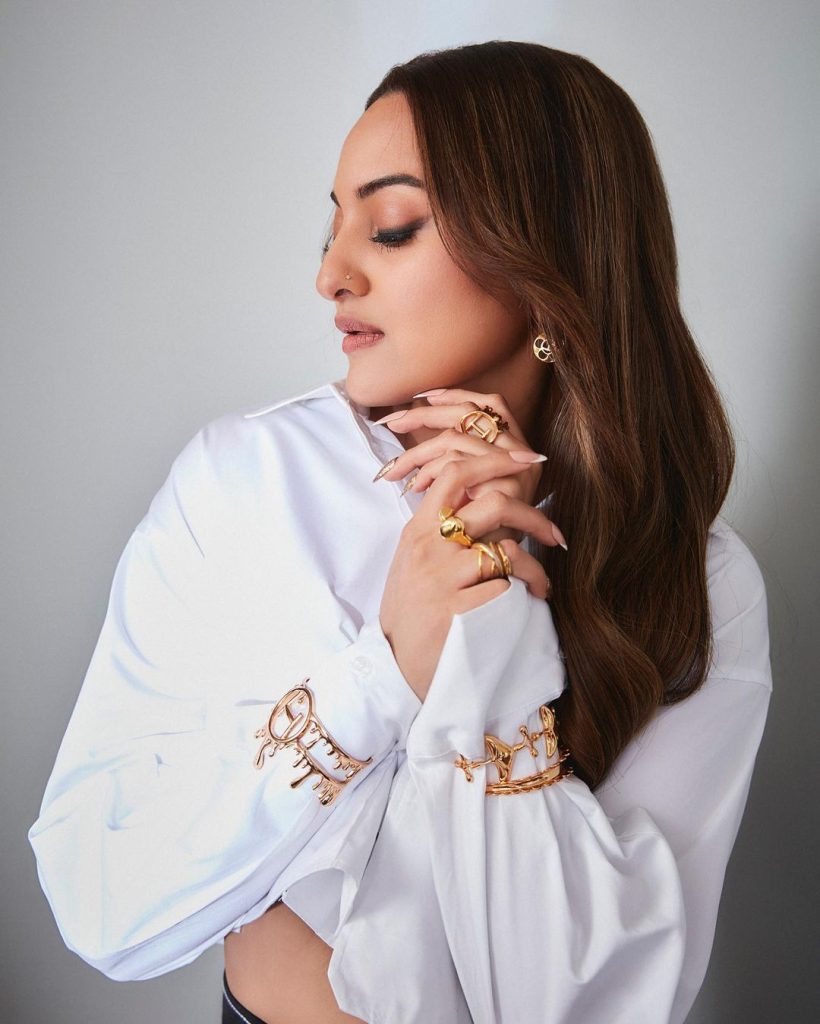 Sonakshi Sinha Stuns In A Fashionably Chic Trousers And Crop Shirt ...