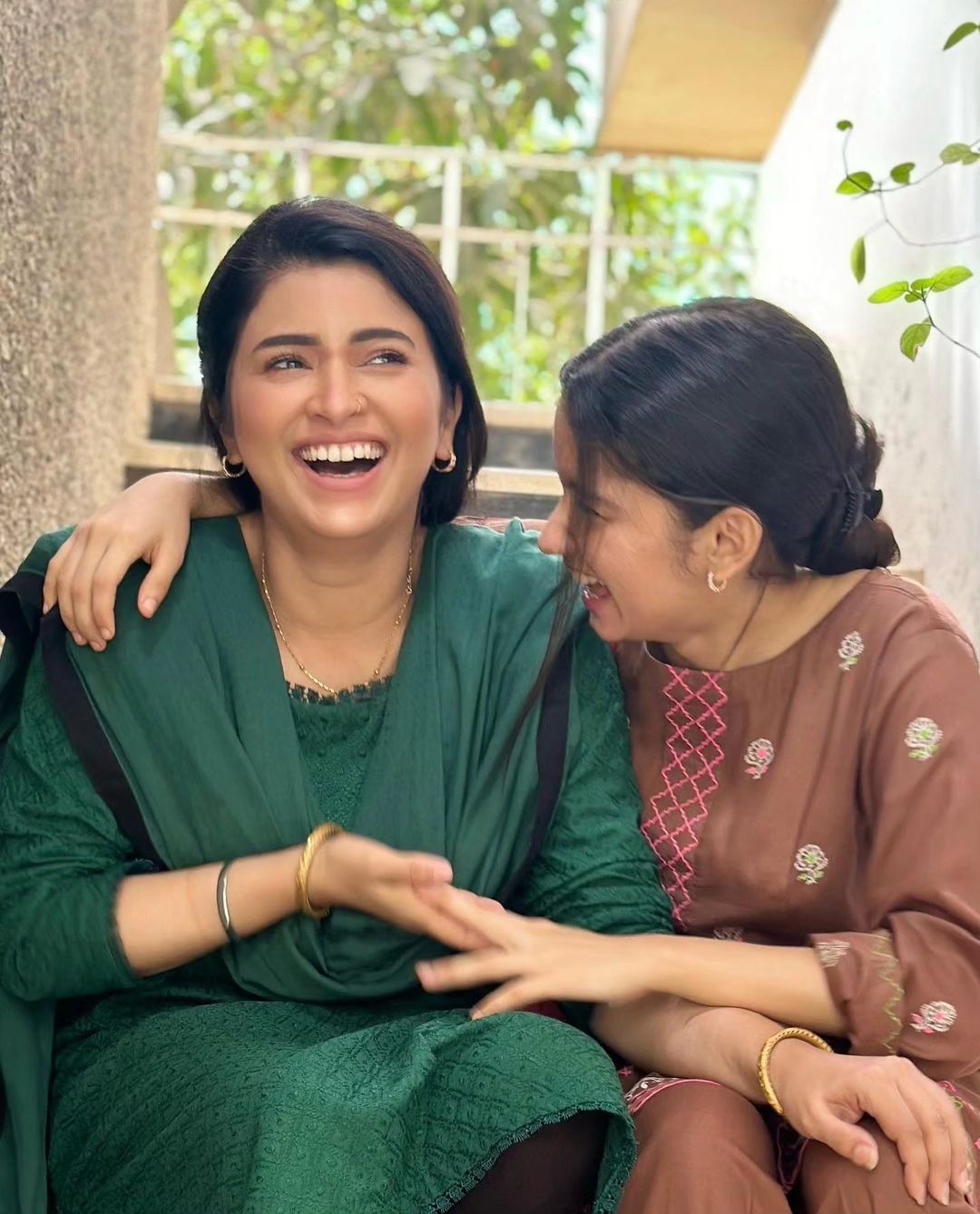 Aina Asif And Maya Khan Warm Hearts With Cute BTS Snaps From 'Mayi Ri ...