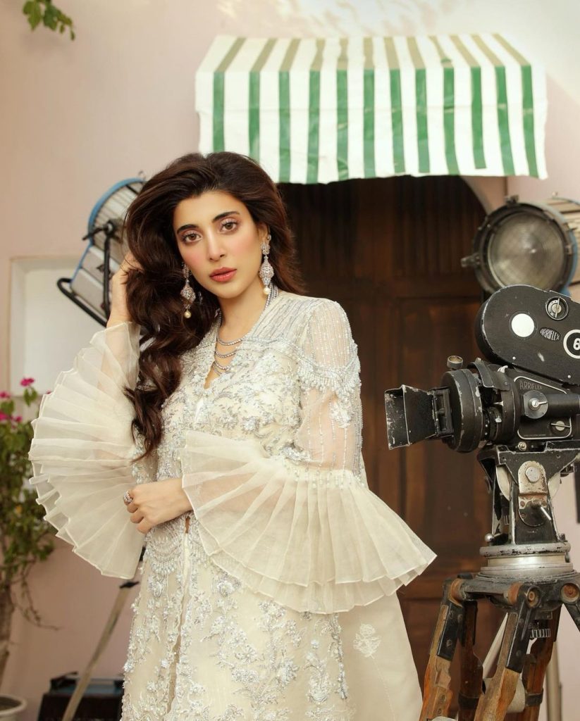 A Glamorous Affair: Urwa Hocane's Mesmerizing Portraits Breaks the ...