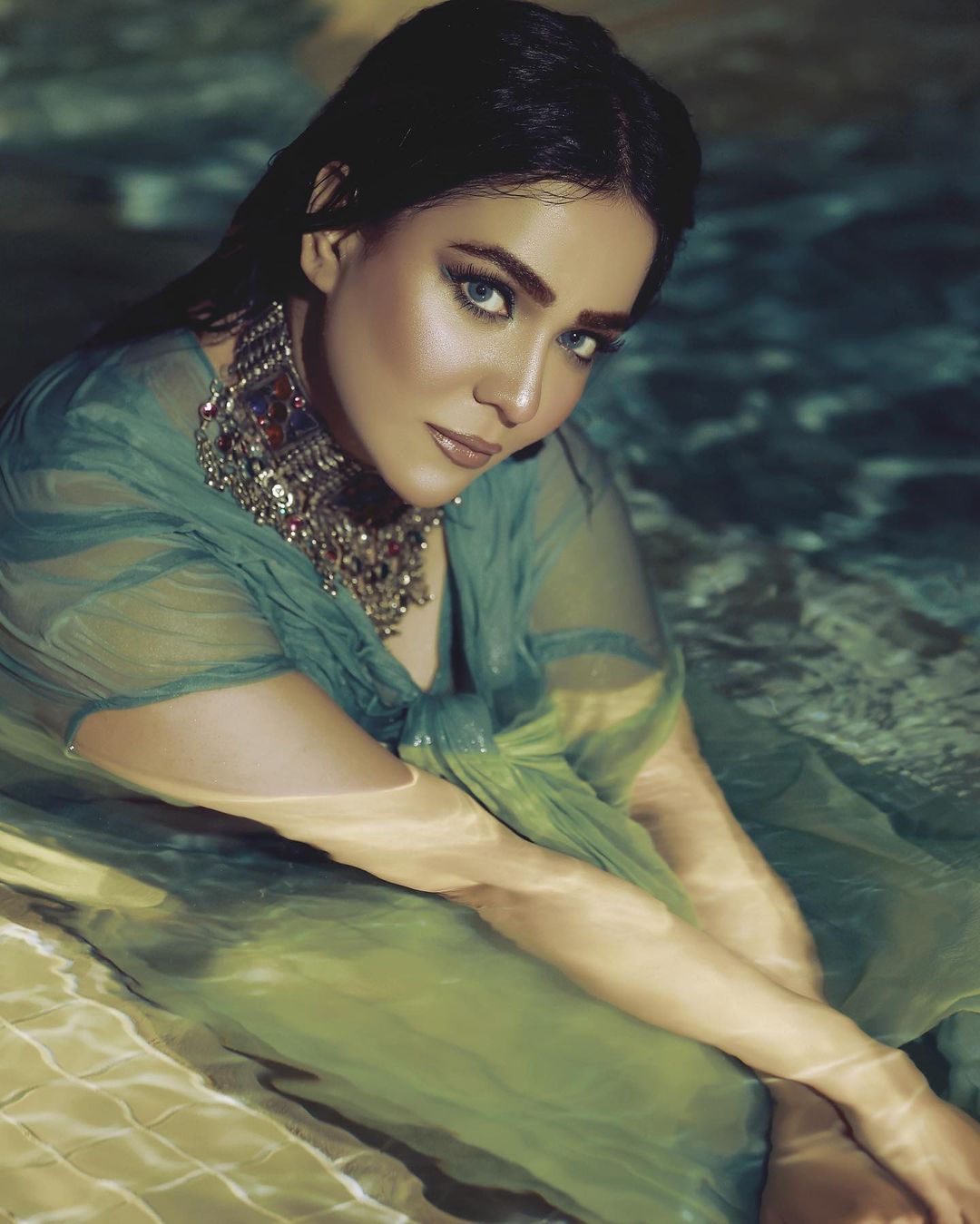 Humaima Malick Sizzles in Scintillating Poolside Clip - Lens