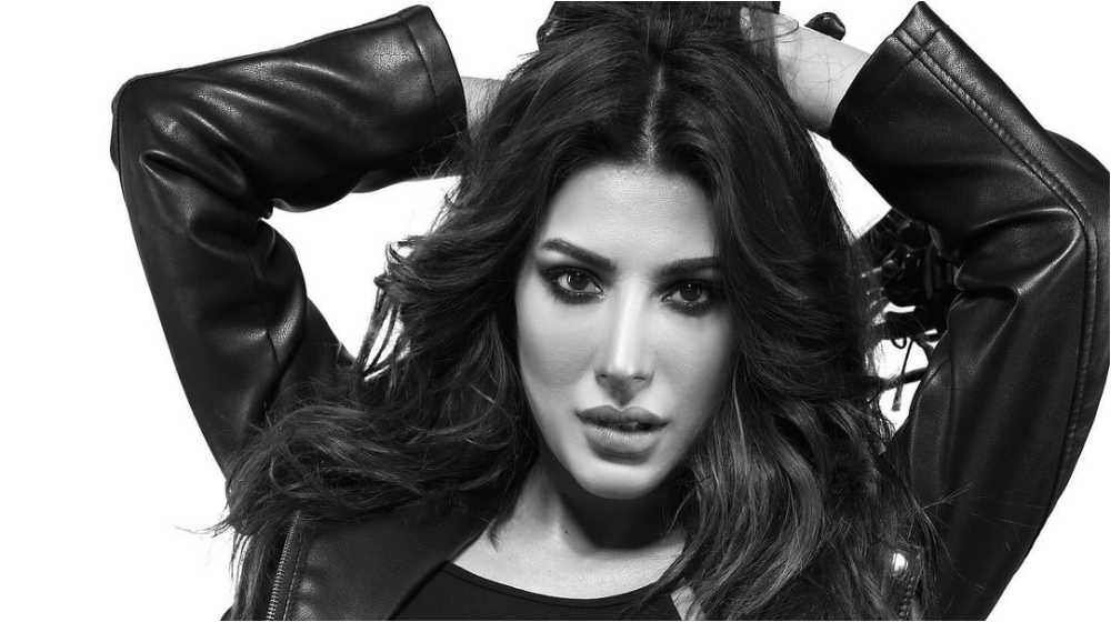 Mehwish Hayat Slaying in All-Black Chic Look: A Stylish Encounter with ...