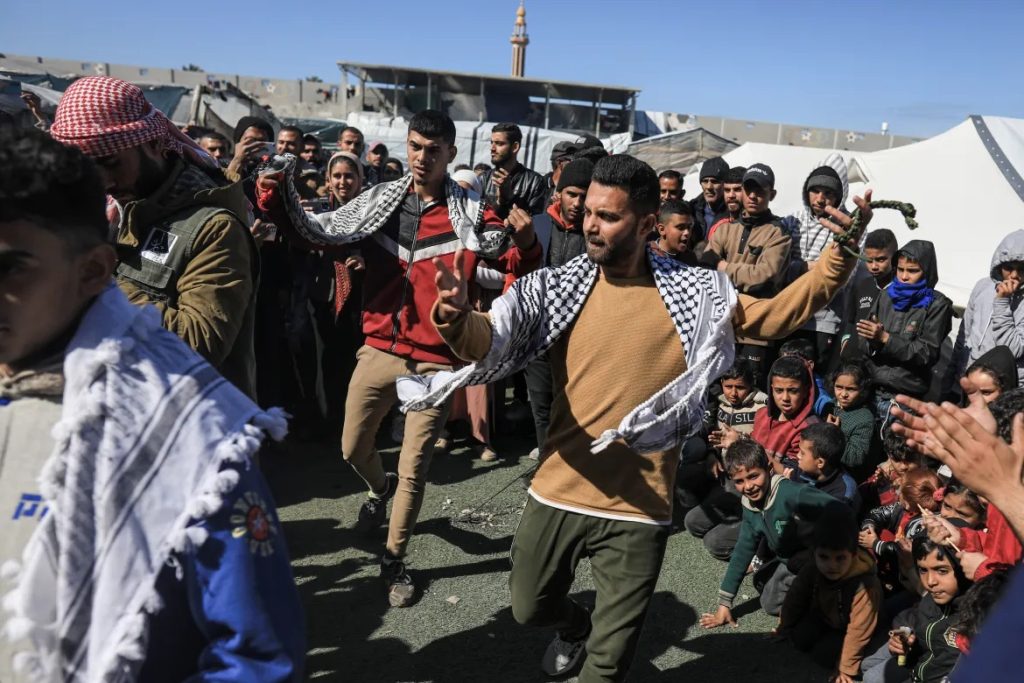 Love Amidst Destruction: Palestinian Couple Marries in Gaza Camp - Lens