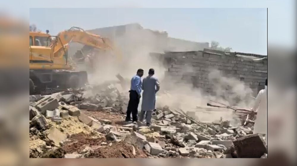 CDA Carries Out Anti-Encroachment Operation in Islamabad's Sector C-13