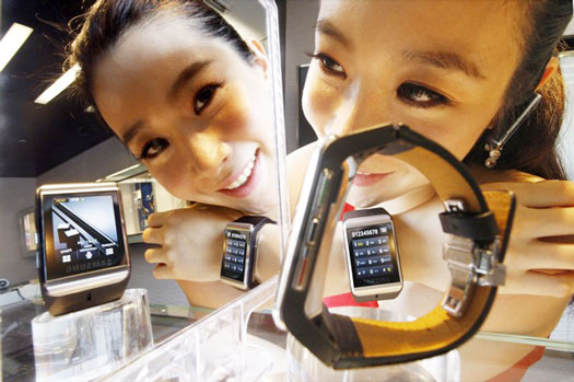 Samsung unveils World’s Slimmest Watch phone S9110