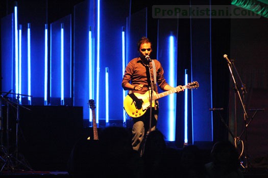 003_Low_Zulfi-from-Call-Performing-on-Gow-Night.