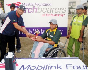 Lahore: Zahid Iqbal, Director, Broadband & Carrier Division, Mobilink presents trophy to a participant at the cricket match organized by Mobilink employees for members of the Voice Society for Rehabilitation of Special Persons.