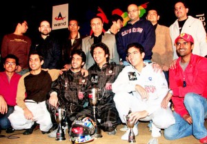 Winners of Warid Glow 'Pakistan Racer Hunt 2009' posing with their trophies. Also Seen in the picture, Mr. Aamir Hameed (Warid), Mr. Hamid Mirza (Bank Alfalah) & Mr. Omar Arshad (Warid)