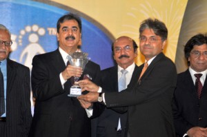 Picture shows Mr. Imran Malik, CEO Supernet of Supernet receiving the award from The Prime Minister of Pakistan His Excellency Yousuf Raza Gilani