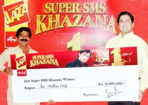 Bilal Munir Sheikh, Vice President Marketing, Mobilink presents cheque of Rs 1 Crore to Bumper Prize Winner of Jazz Super SMS Khazana initiative