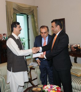 Mr Walid Irshaid, President PTCL & Ufone and Mr Abdul Aziz, CEO Ufone jointly presenting cheques to the Prime Minister Syed Yousuf Raza Gillani for the PM’s Flood Relief Fund 2010.