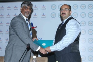 From left: Mr. Muneer Farooqui, Chief Executive Officer, Warid Telecom while exchanging documents with Prof. Dr. Ch. Abdul Rehman, Rector Superior Group of Colleges. 