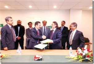 PTCL SEVP Business Development Mr. Hamid Farooq and Habib Bank Limited Chief Information Officer Mr. Mudassir Khan signing agreement at Data Center in Karachi