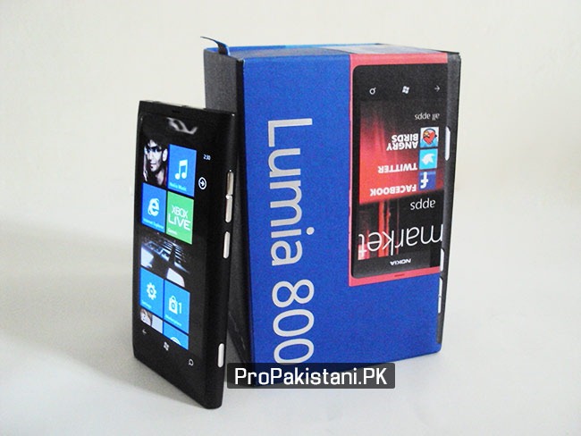 Nokia Lumia 800: Unboxing, Preview and Hands-on