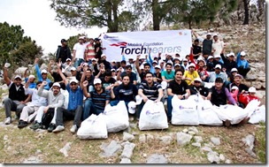 Mobilink Foundation Torchbearers and other participants during the clean-up activity at Margalla Hills, Islamabad on Pakistan Day.