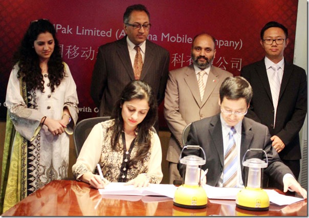 Zong and Buksh Foundation Signs an MoU for establishment of Solar Charging Stations in Rural Areas. Picture shows Fan Yunjun, CEO Zong and Ms. Fiza Farhan, CEO of Baksh Foundation signing the agreement along with Zong and Buksh Foundation Officials