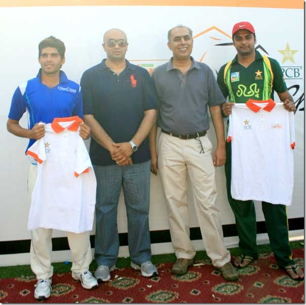 Nadeem Sarwar GM Media PCB and Amir Pasha Head of Public Relations Ufone along with two selected winners for Ufone-PCB "King of Speed" trials held at Gaddafi Stadium Lahore.