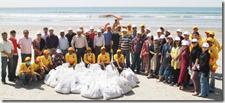 Mobilink Foundation Torchbearers and PALS Volunteers after the beach cleaning drive in Karachi