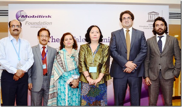 Bilal Sheikh, CCO, Mobilink (2nd from right) and Dr. Kozue Kay Nagata, Director UNESCO (3rd from right) following the signing ceremony of the ‘SMS Based Literacy’ program