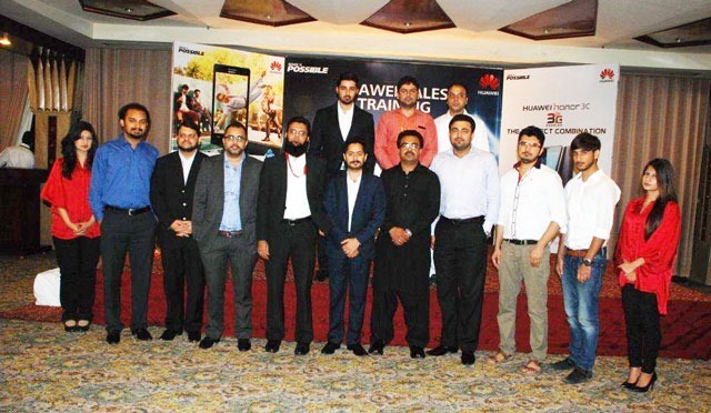 Huawei Showcases Ascend P7 to Dealers in Pakistan