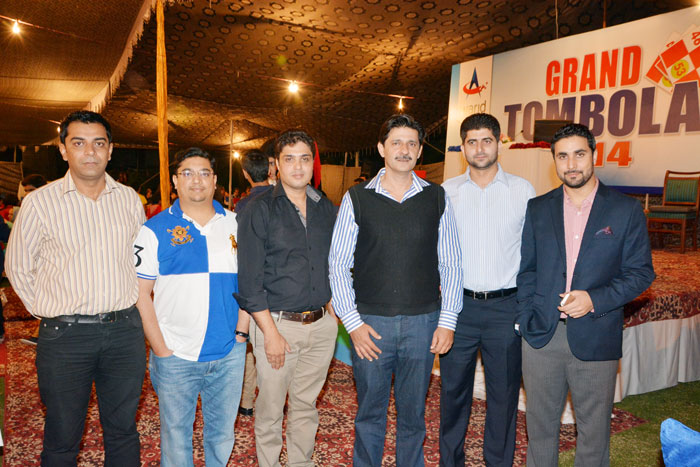 WW_Group-Photo-of-Warid-Team-with-Warid-Regional-Commercial-Director-Sarmad-Malik-(3rd-from-right)