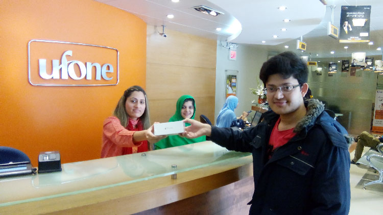 Rana Junaid Ahmed Becomes First Officially Sold iPhone 6 Owner in Pakistan