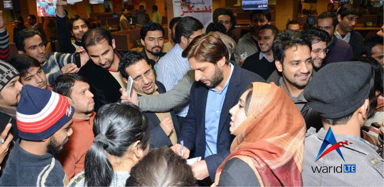 Shahid Afridi visits Warid Contact Center