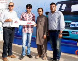 Mougis Ahmad Khan, Regional Director Central Region, Zong handing over keys of Mehran car to Sunny Arsalan, the winner of Retailer Activation Campaign in Kamonki.