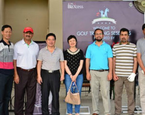 Mr Liu - Director Plump Qingqi, Mr Wang Shujun - CEO Plump Qingqi, Mrs Wang, Ali Qazi - Director LDI, Four Brothers (Pvt.) Ltd. along with Zong Team pose for a photograph at golf training sessions powered by Zong