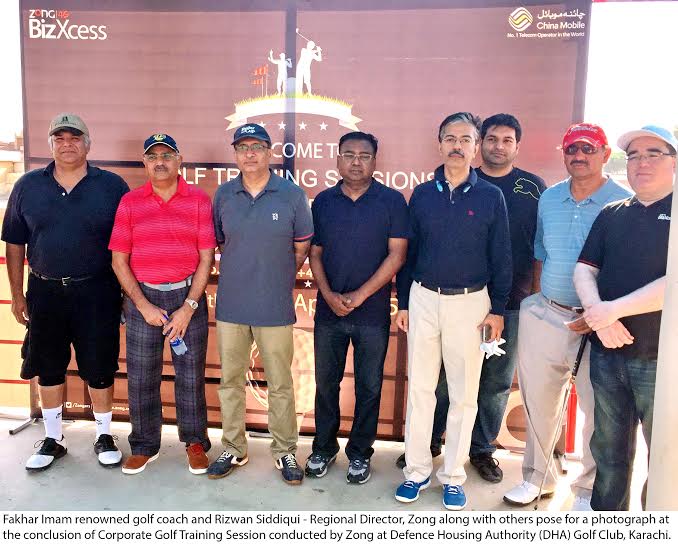 Fakhar Imam renowned golf coach and Rizwan Siddiqui - Regional Director, Zong along with others pose for a photograph at the conclusion of Corporate Golf Training Session conducted by Zong at Defence Housing Authority (DHA) Golf Club, Karachi