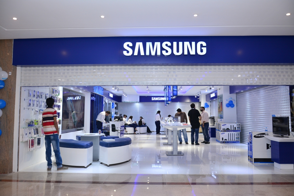 Samsung Opens “Experience Zone” in Fortress Square Mall, Lahore
