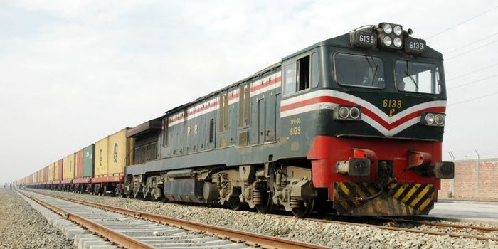 Pakistan Railways Introduces Hi-Tech Machines for Track Maintenance